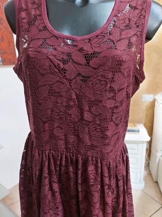 Vestito corto in pizzo bordeaux