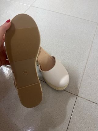 Sandalias blancas cuña esparto,
