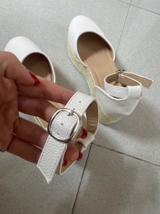 Sandalias blancas cuña esparto,
