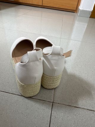 Sandalias blancas cuña esparto,
