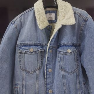 Cazadora vaquera Bershka forrada Talla M