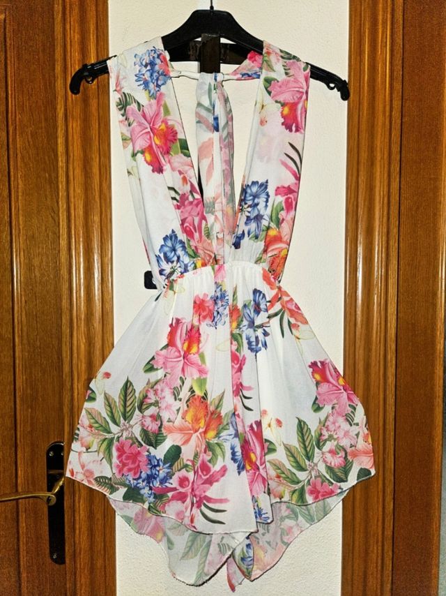 Vestido blanco floral y multicolor