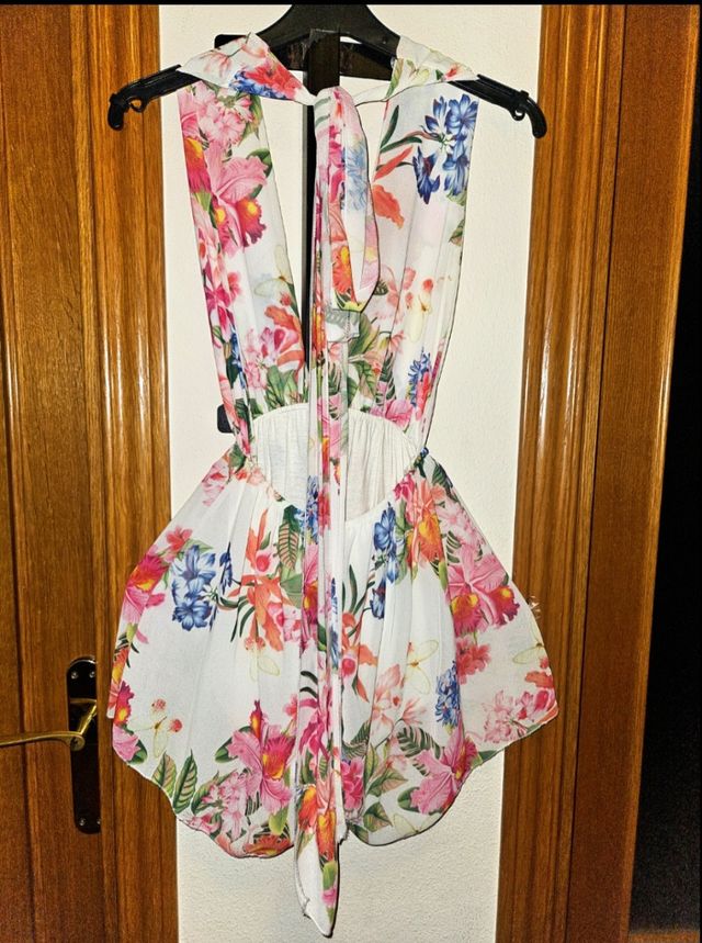 Vestido blanco floral y multicolor