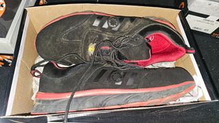 Botas de seguridad negras y rojas talla 45