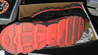Botas de seguridad negras y rojas talla 45