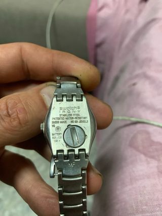 Reloj Swatch Irony V8 Rosa y Plateado