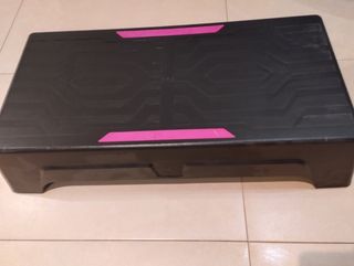 Banco de Step Negro con Detalles Rosas Domyos.