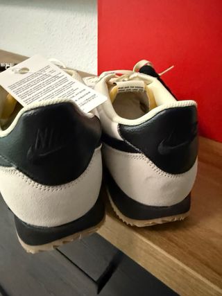 Nike Cortez  Blanco y Negro talla 50