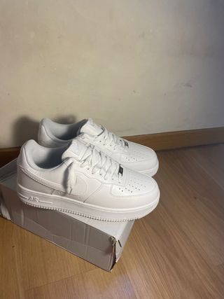 sneakers urbanas blancas a estrenar 