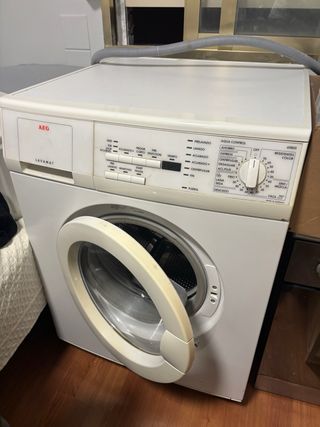 Lavadora blanca
AEG lavamat 60800