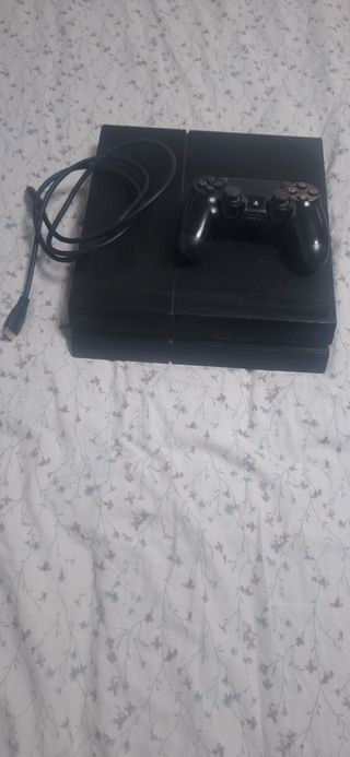 Play 4 y dos juegos ,fifa 25 y fifa 24