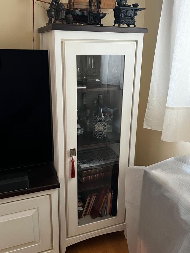 salón completo, vitrinas, mesa baja, mesa TV, ....