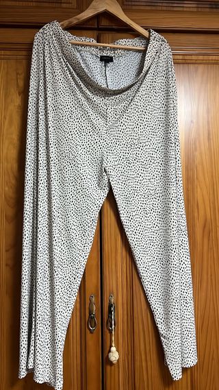 Pantalón ancho estampado puntos beige