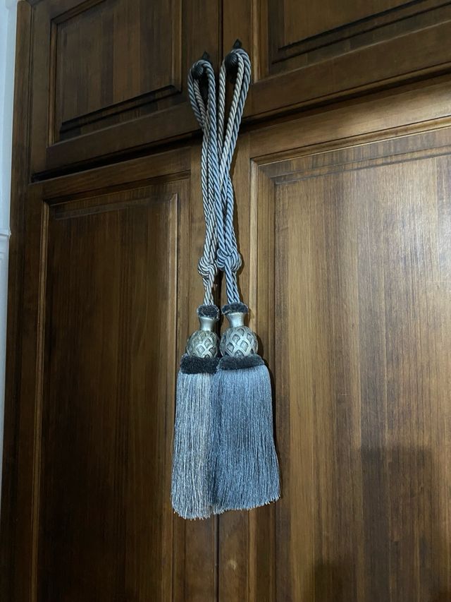 Alzapaños para cortinas con borlas