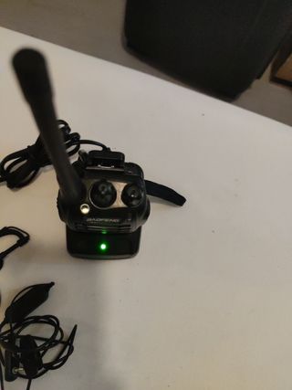 Emisora Portátil Baofeng con Cargador y Auricular