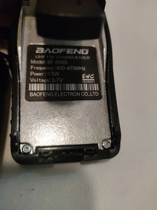 Emisora Portátil Baofeng con Cargador y Auricular