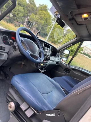 Iveco Daily 2007 con grua Fassi F40