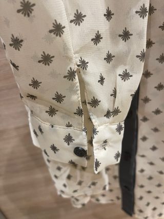 Camisa gasa estampada beige y gris
