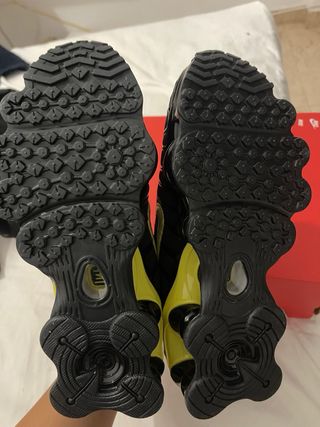 Nike Shox Negro y Amarillo