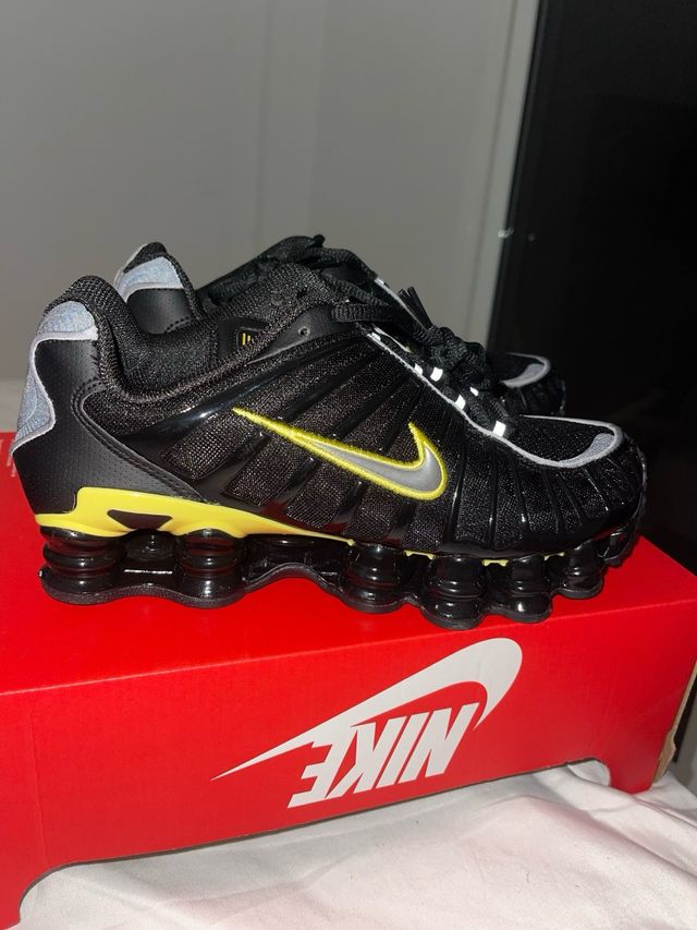 Nike Shox Negro y Amarillo