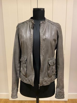 Cazadora de cuero de Maje gris
