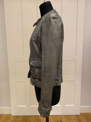 Cazadora de cuero de Maje gris
