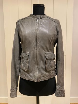 Cazadora de cuero de Maje gris
