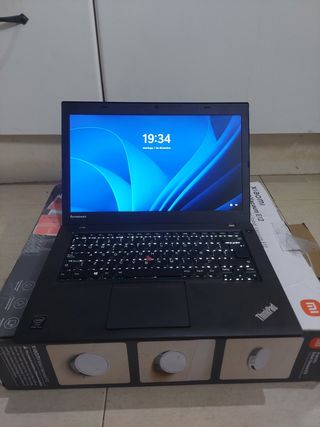 Ordenador Portátil  Lenovo ThinkPad i5 .