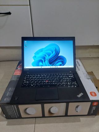 Ordenador Portátil  Lenovo ThinkPad i5 .