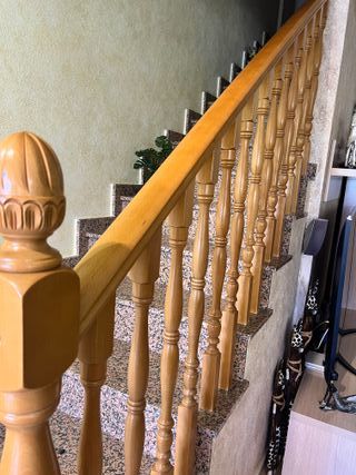Barandilla de madera para escaleras