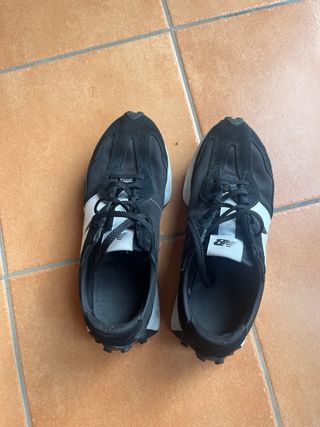 Zapatillas New Balance 327 Negras y Blancas