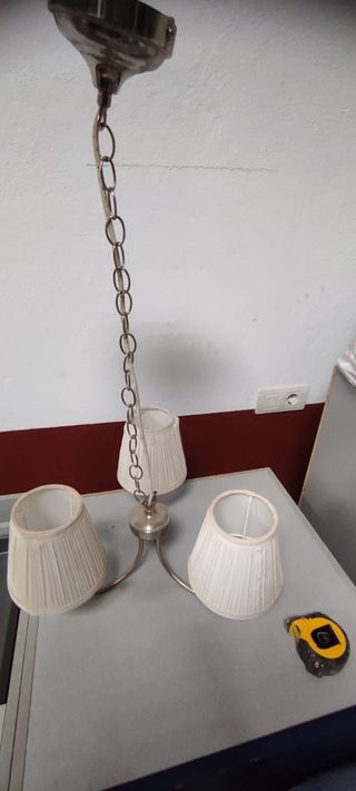 Lámpara de techo blanca de tela