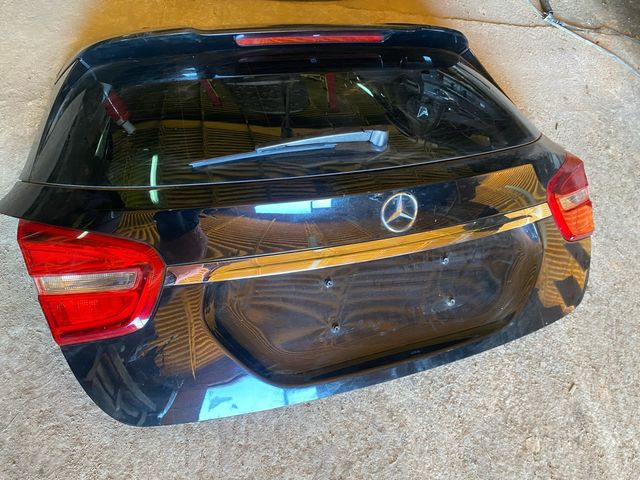 Portón Mercedes GLA 2015