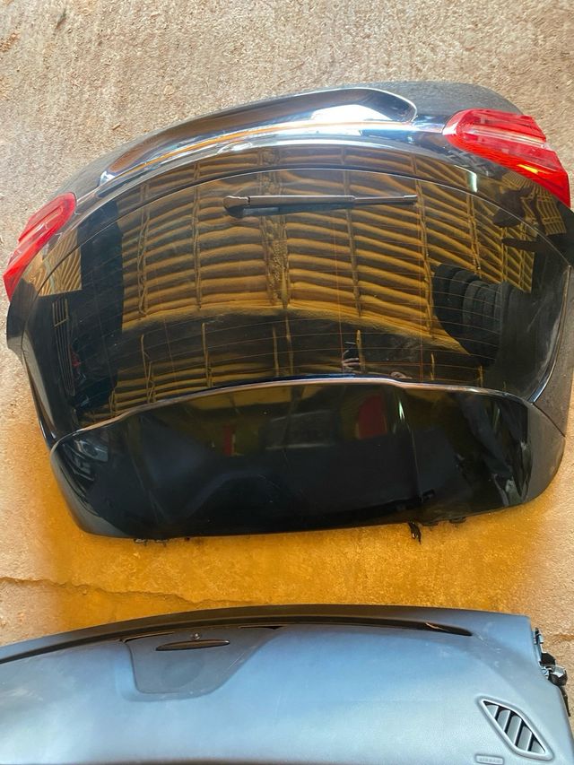 Portón Mercedes GLA 2015