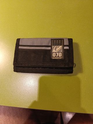 Cartera Quiksilver Negra y Gris