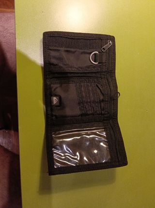 Cartera Quiksilver Negra y Gris