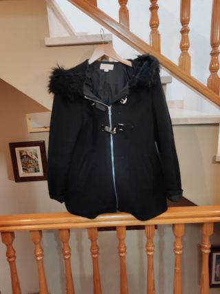 Chaqueta Trenca negra con capucha y pelo