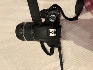 Cámara Canon EOS 600D + Trípode más objetivo