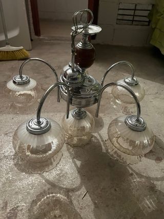 Lámparas antiguas de cristal y metal