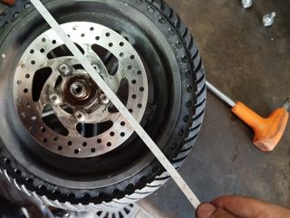 Rueda maciza patinete con disco freno