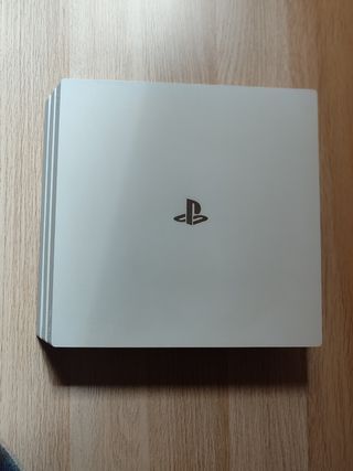 PS4 Pro 1TB Blanca + 2 Mandos Originales + 1 Juego