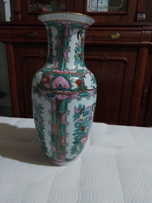 Jarrón Chino Porcelana Pintado a Mano S.XIX