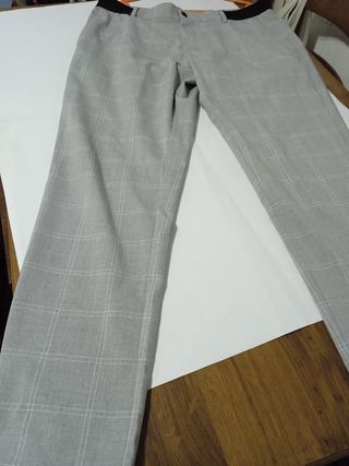 Pantalón de cuadros gris Zara