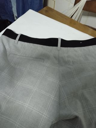 Pantalón de cuadros gris Zara