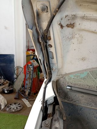BISAGRA CAPO DERECHA PEUGEOT 208