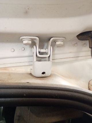BISAGRA DERECHA PORTON PEUGEOT 208