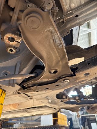 BRAZO SUSPENSION DELANTERO DERECHO DACIA SANDERO III