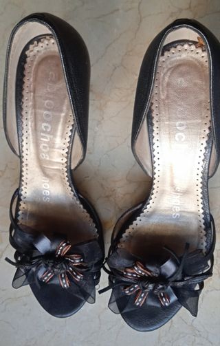 Zapatos de piel negro tacón