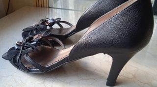 Zapatos de piel negro tacón