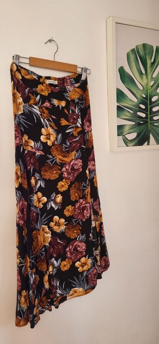 Falda midi floral con abertura de Stradivarius